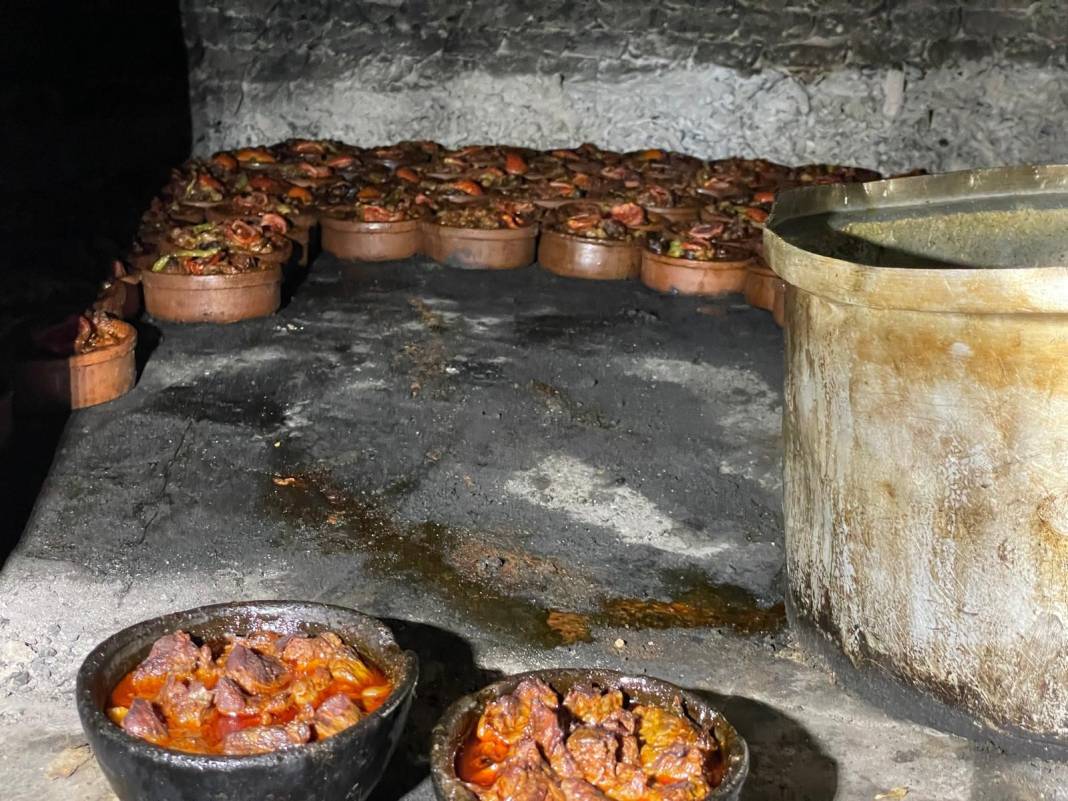 400 yıllık lezzet sırrı! Dualı etler sadece cuma günü pişiyor 3